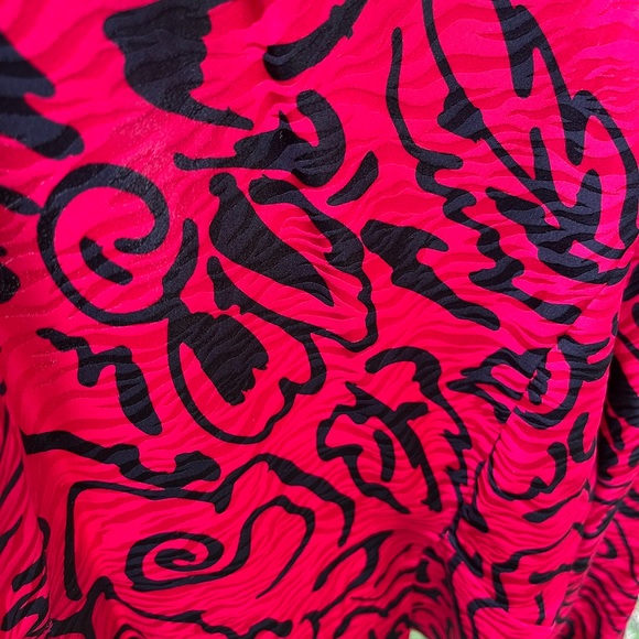 12 - 100% Silk Red & Black Blouse & Matching Black Midi Skirt w/flair - Picture 10 of 16